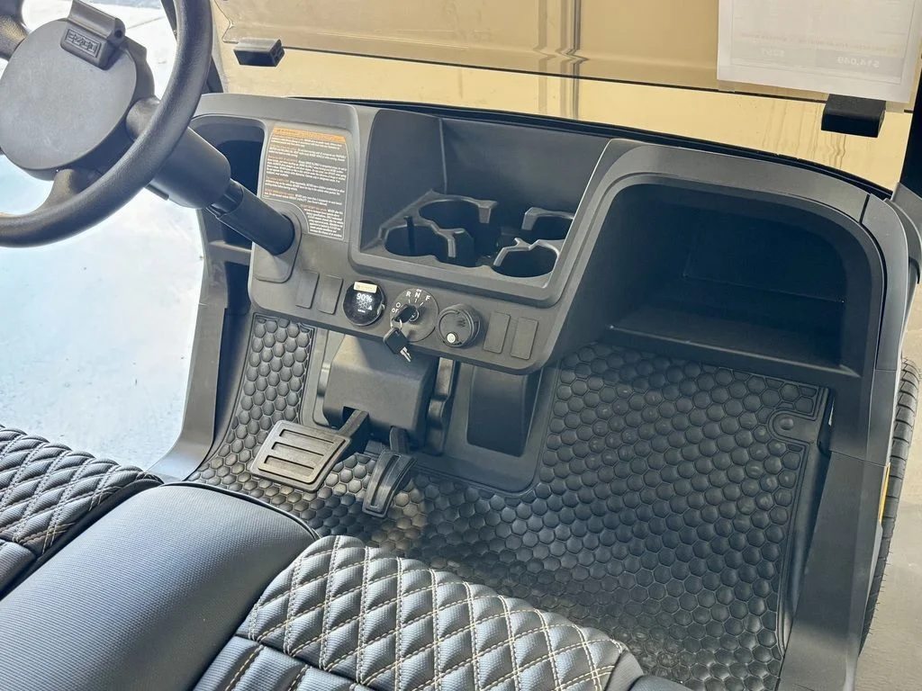 2026 E-Z-GO Freedom photo 7