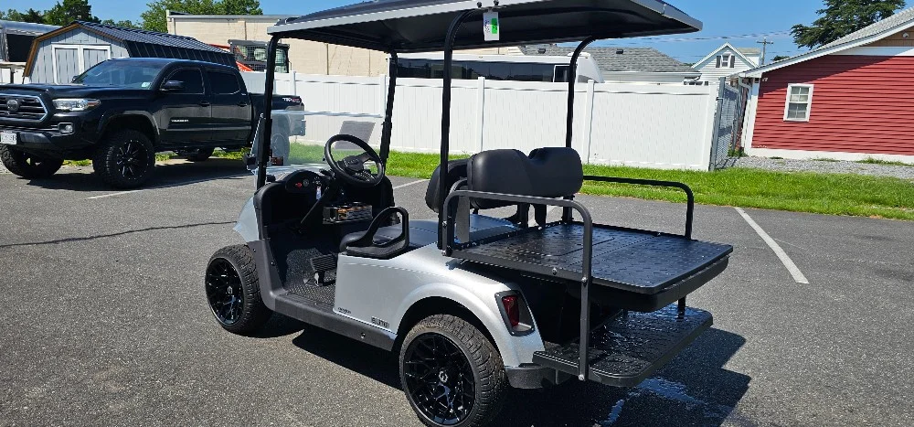 2021 E-Z-GO RXV photo 17