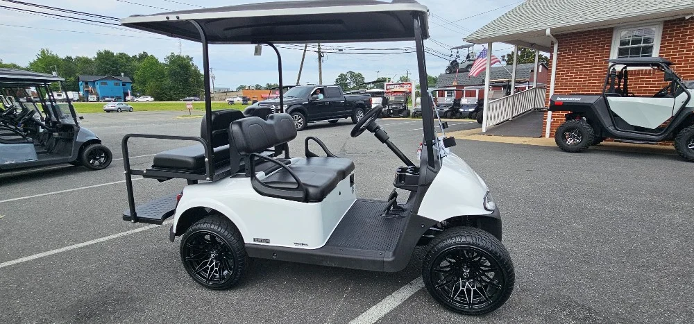 2021 E-Z-GO RXV photo 5