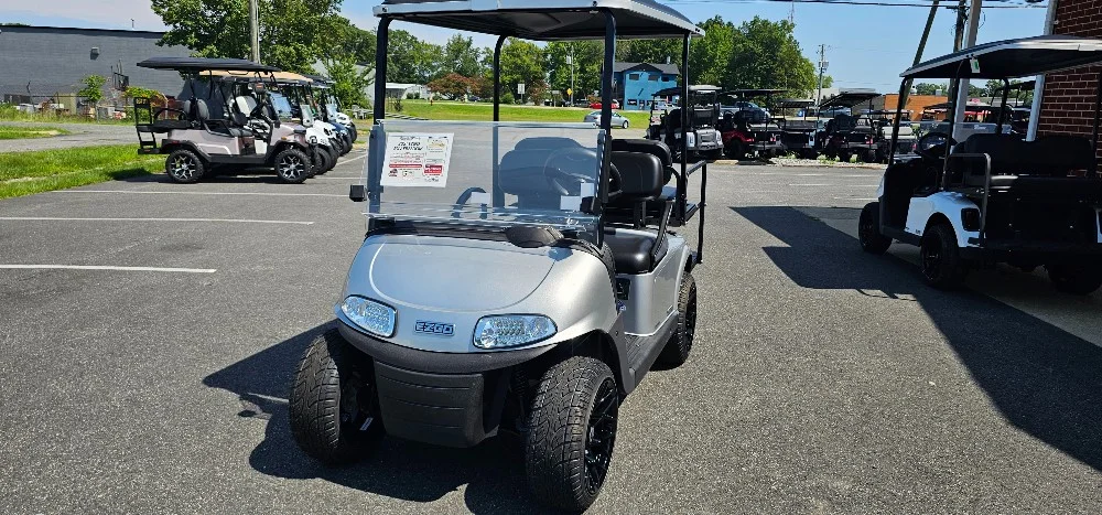 2021 E-Z-GO RXV photo 2