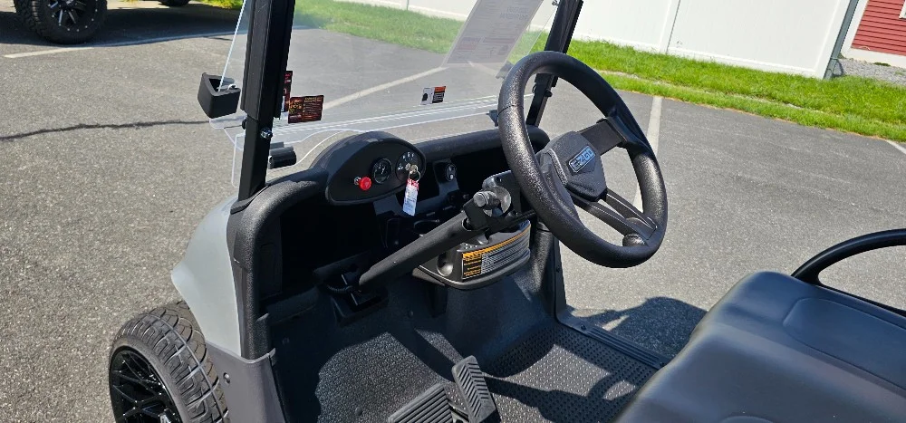 2021 E-Z-GO RXV photo 14