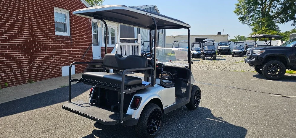 2021 E-Z-GO RXV photo 7