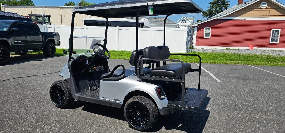 2021 E-Z-GO RXV photo 10