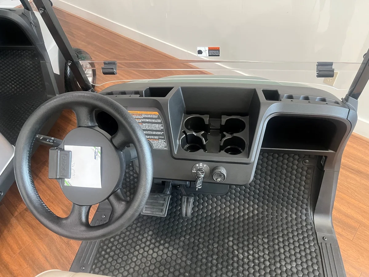 2026 E-Z-GO RXV photo 7