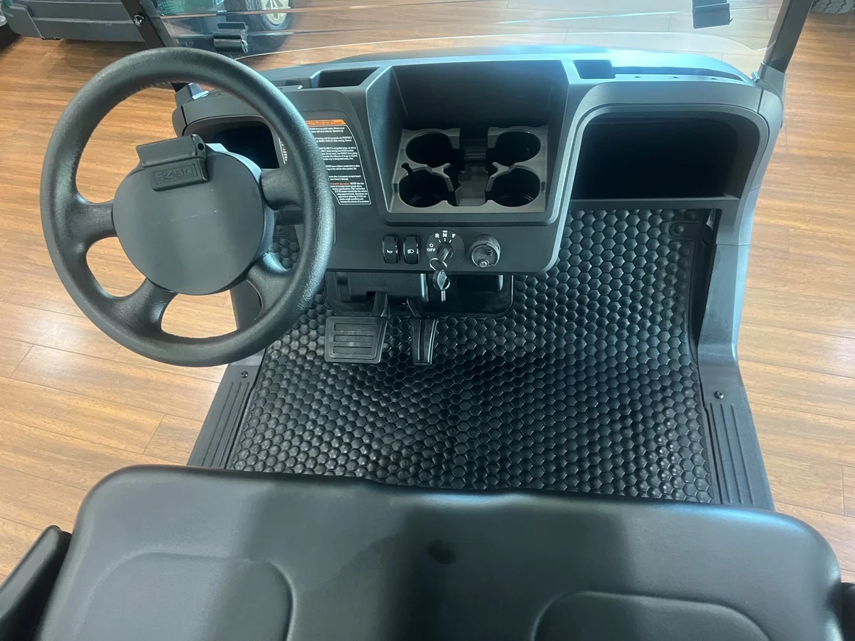 2026 E-Z-GO RXV photo 6