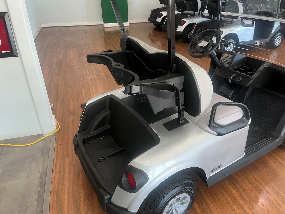 2026 E-Z-GO RXV photo 5