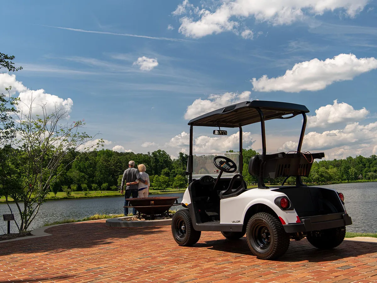 2023 E-Z-GO Valor photo 8