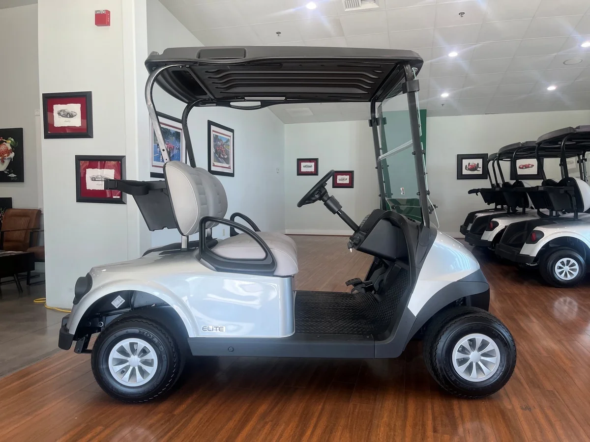 2026 E-Z-GO RXV photo 4