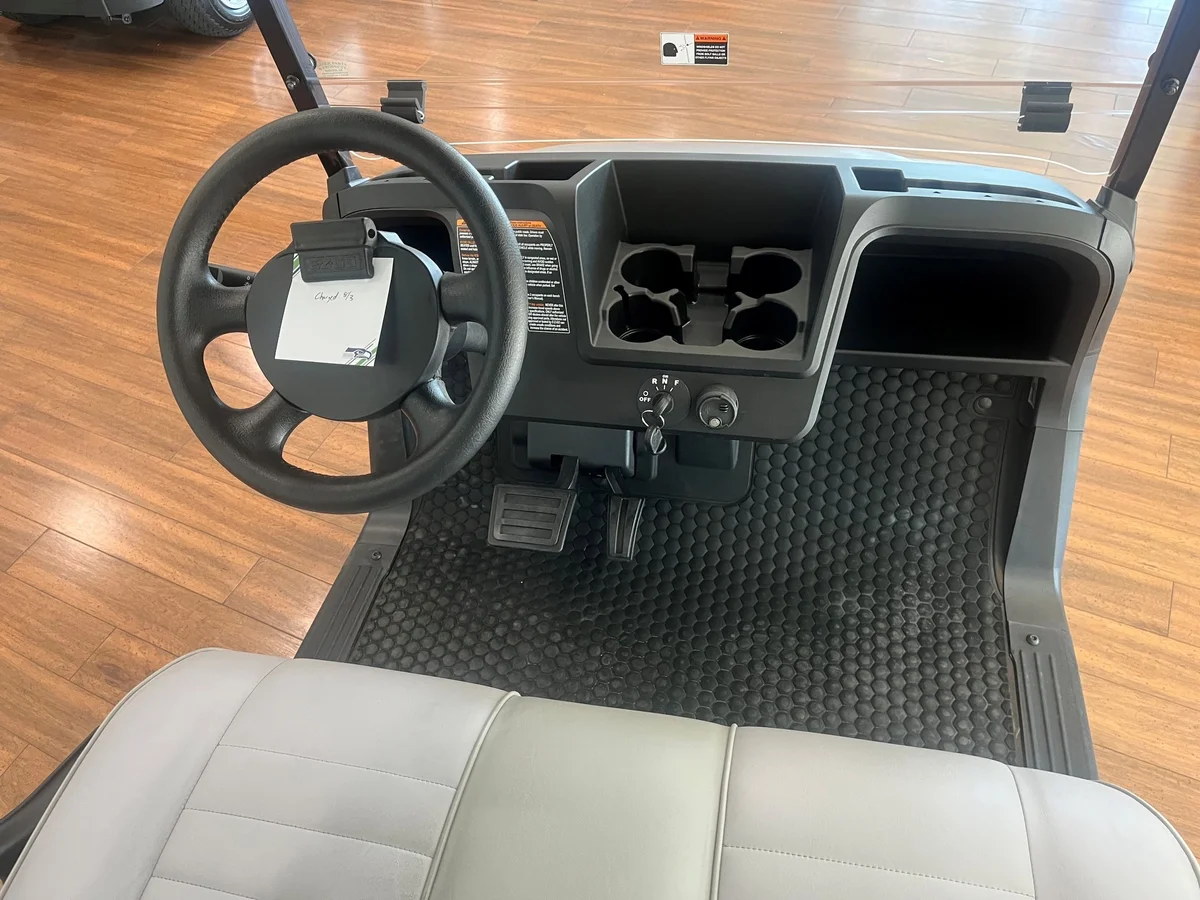 2026 E-Z-GO RXV photo 7
