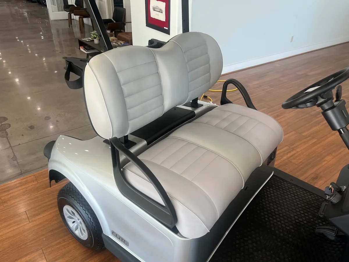 2026 E-Z-GO RXV photo 6