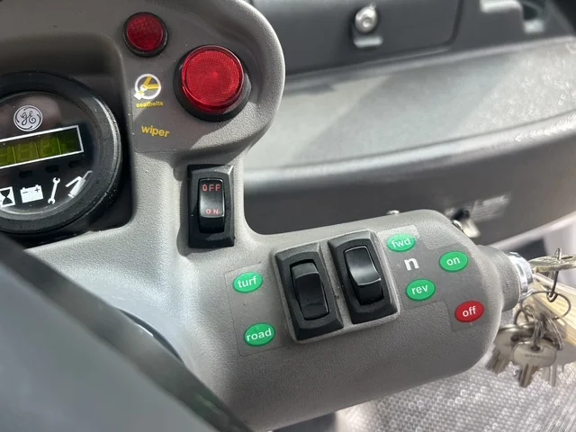 2002 GEM CAR E825 LSV photo 23