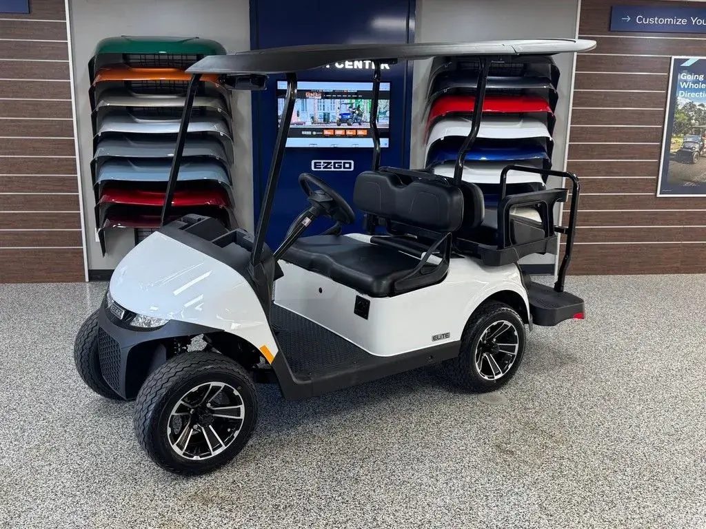 2026 E-Z-GO RXV ELiTE Lithium photo 1