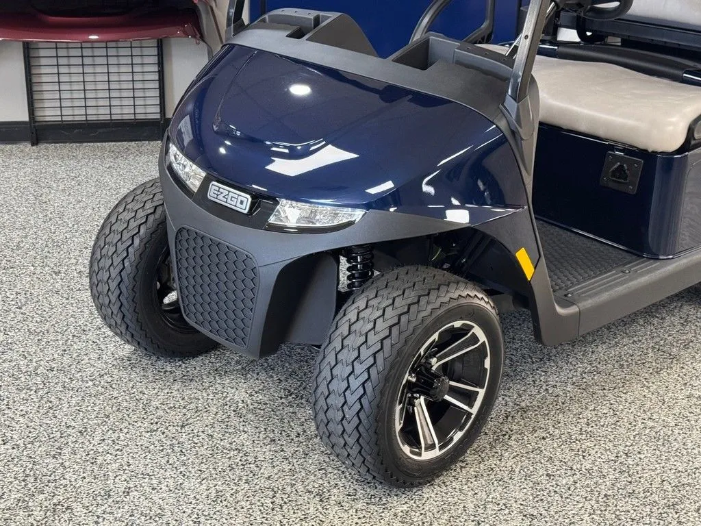 2026 E-Z-GO RXV ELiTE Lithium photo 2