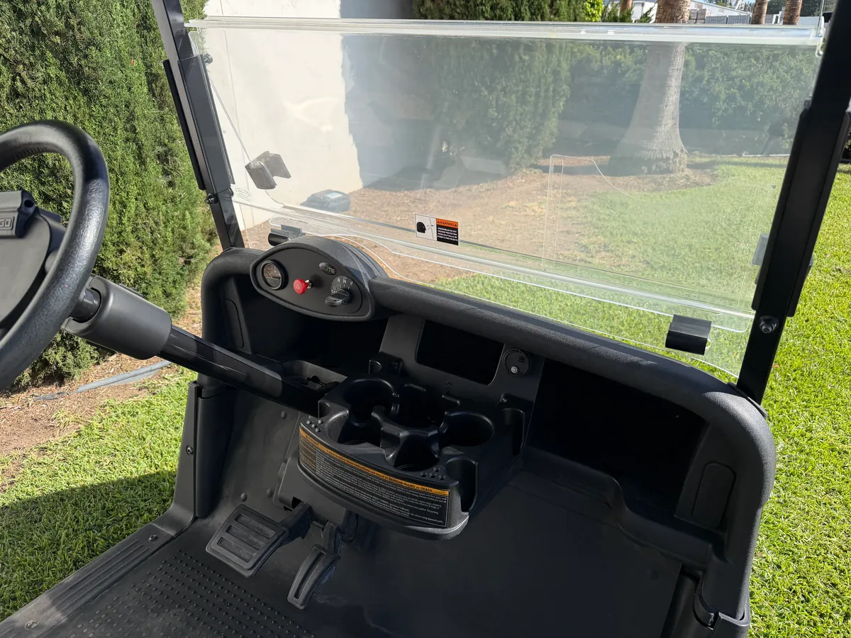 2023 E-Z-GO RXV ELiTE Lithium photo 9