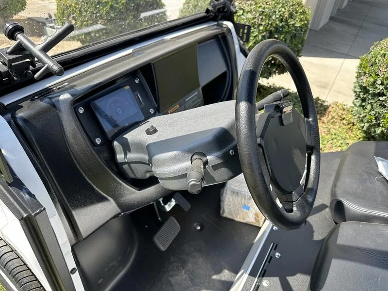 2024 Columbia Utilitruck 200 Base photo 11