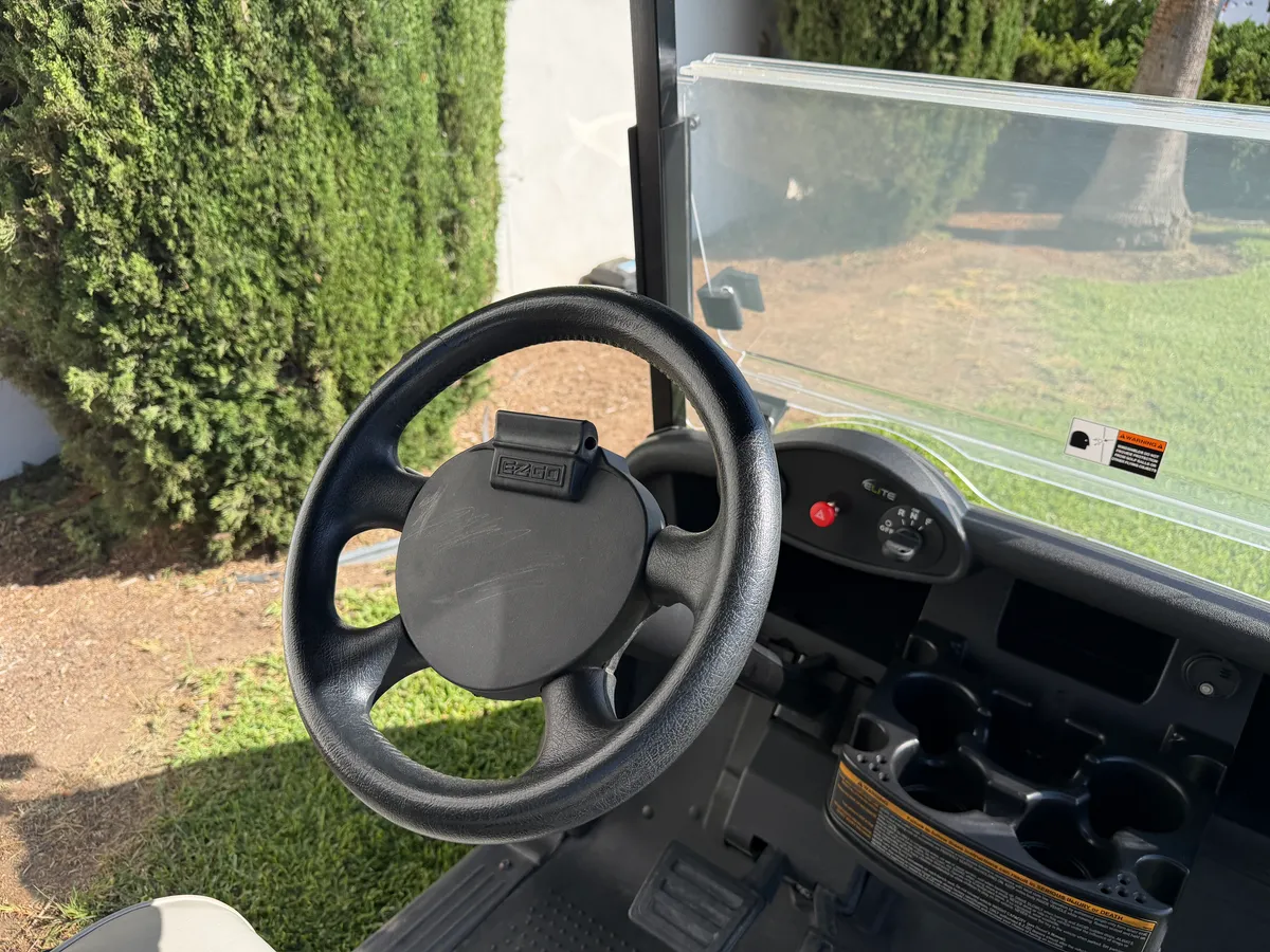 2023 E-Z-GO RXV ELiTE Lithium photo 10