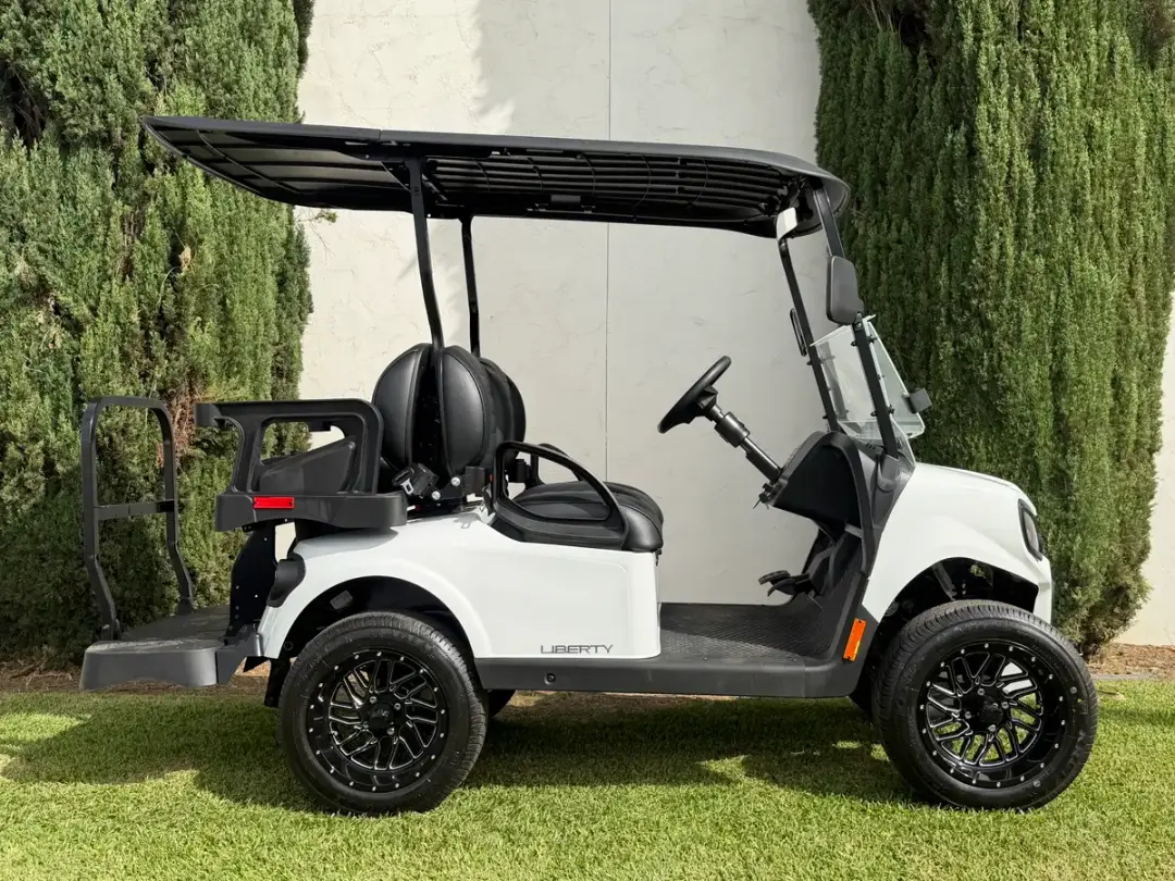 2027 E-Z-GO Liberty ELiTE Lithium photo 9