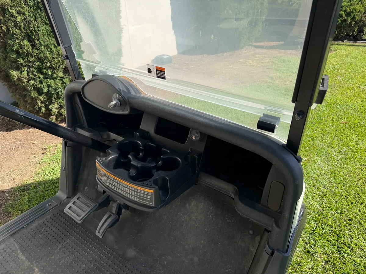 2023 E-Z-GO RXV ELiTE Lithium photo 6
