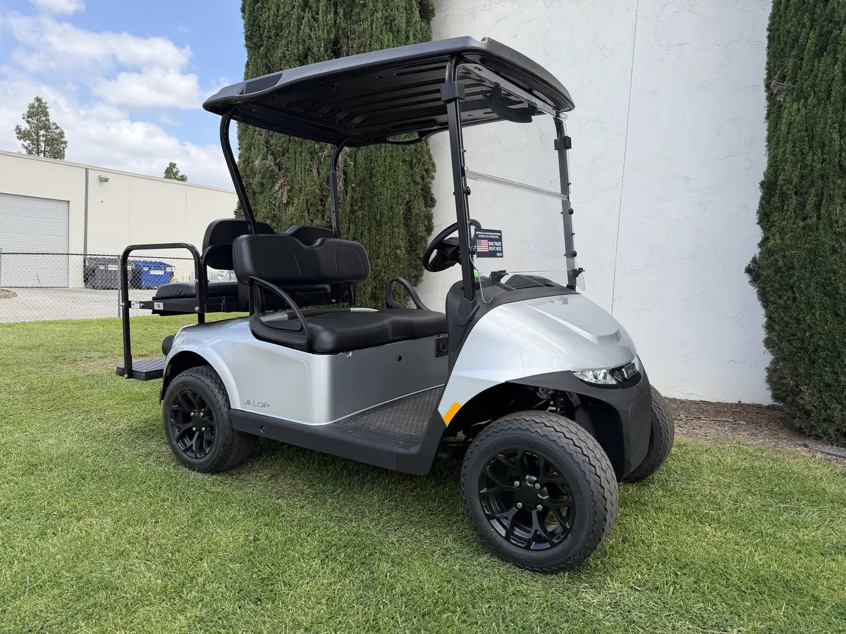 2026 E-Z-GO RXV 4 Valor S 48V Platinum photo 4