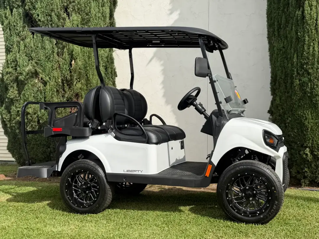 2027 E-Z-GO Liberty ELiTE Lithium photo 1