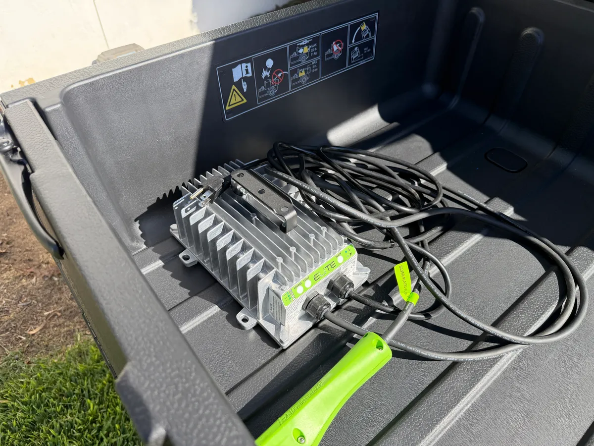2023 E-Z-GO RXV ELiTE Lithium photo 11