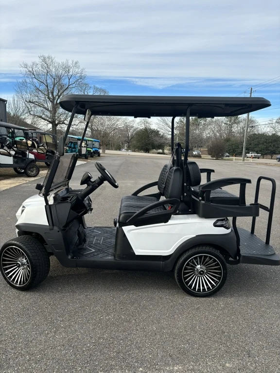 2023 Atlas 4 Passenger photo 3