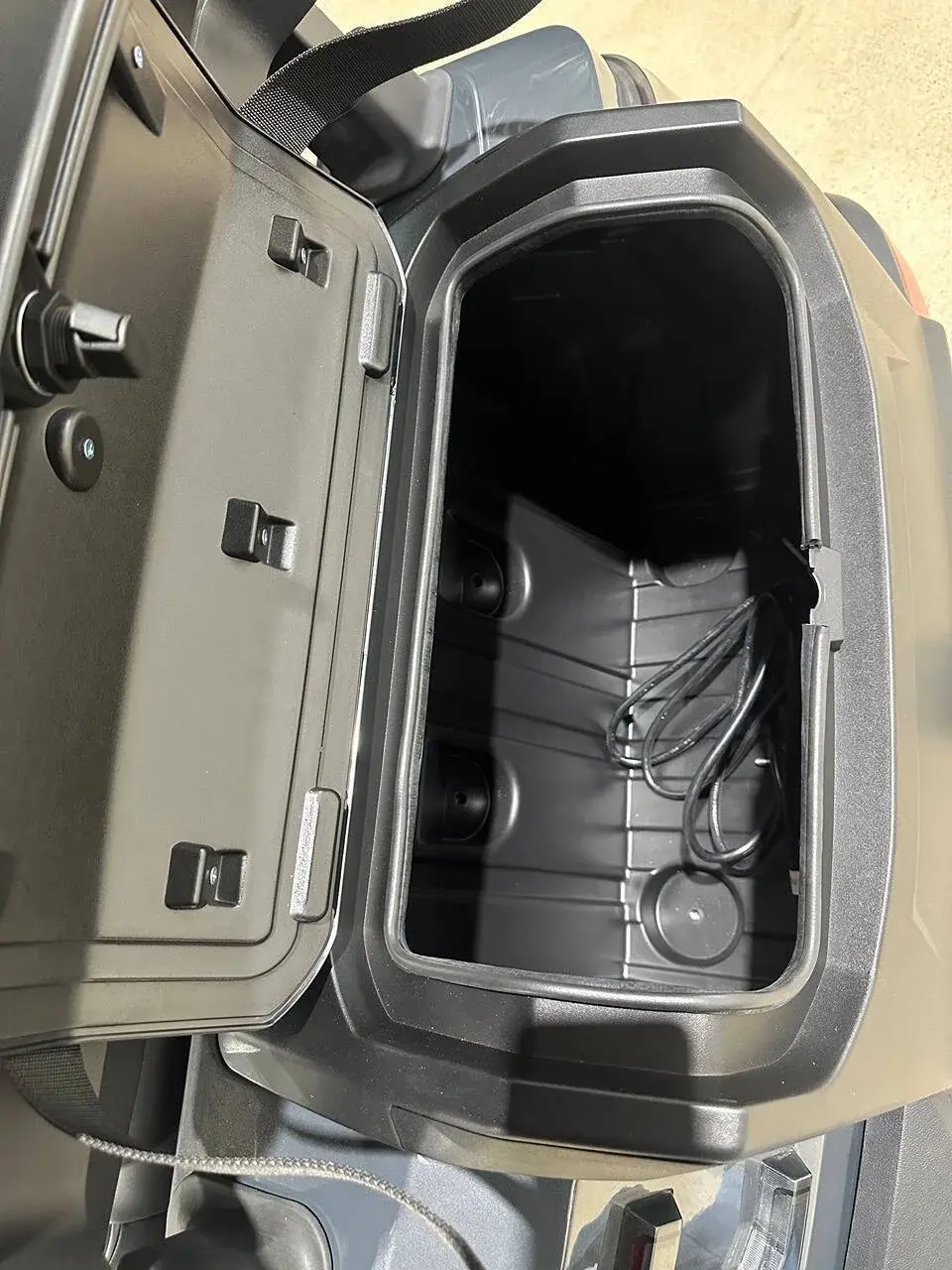 2027 Bintelli Active EV Pulse 4PR photo 5