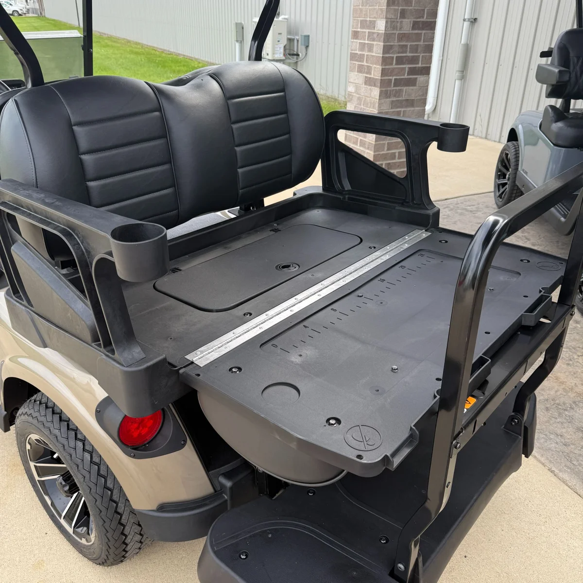 2026 E-Z-GO RXV 4 Touring ST ELiTE Lithium photo 7