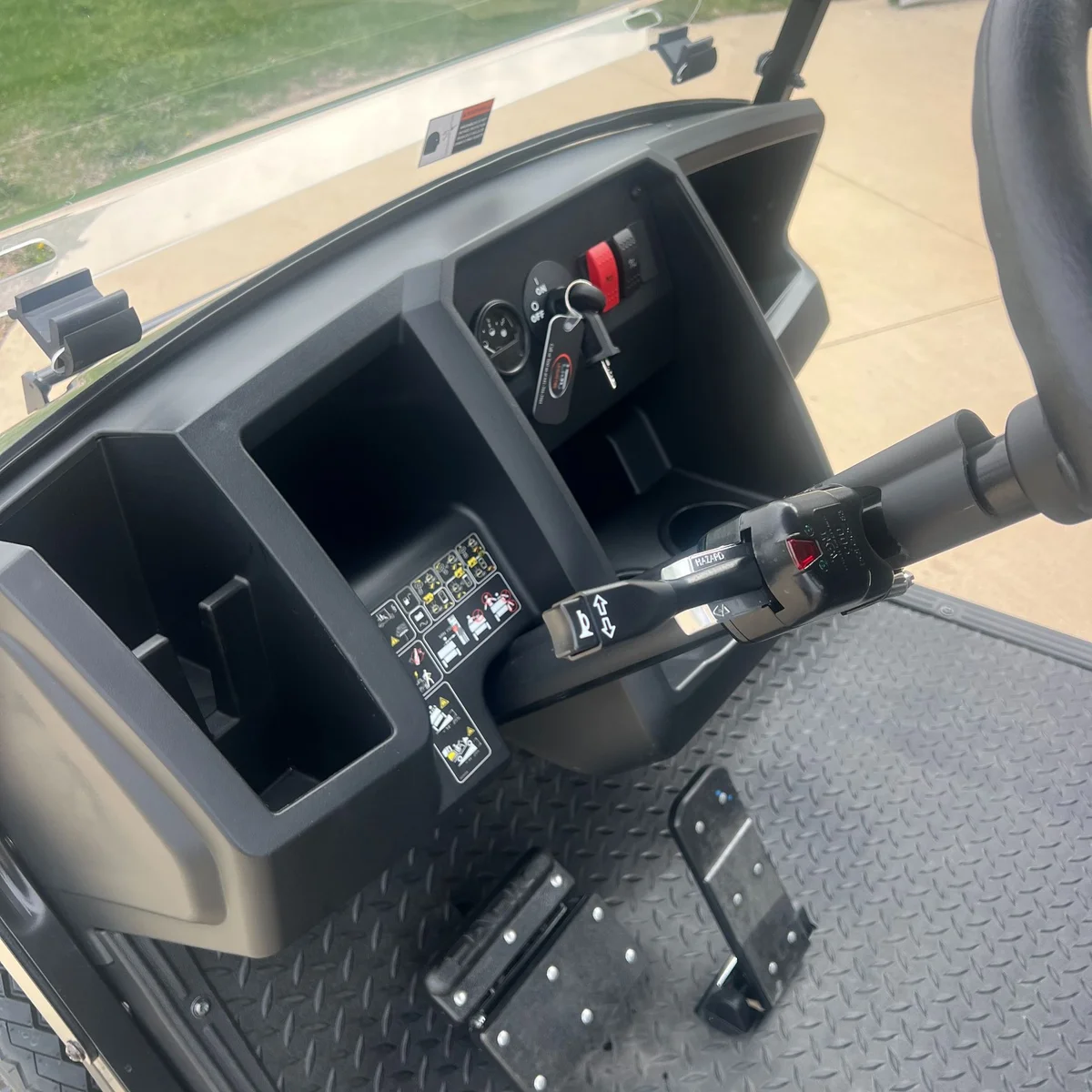 2024 Cushman Shuttle 2+2 Gas photo 4
