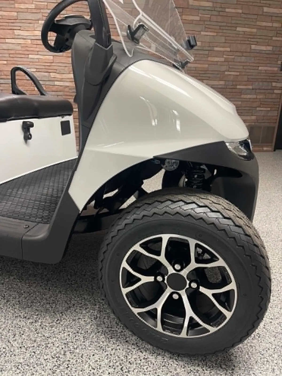 2027 E-Z-GO RXV 4 Valor S+ 13.5-hp Gas photo 7