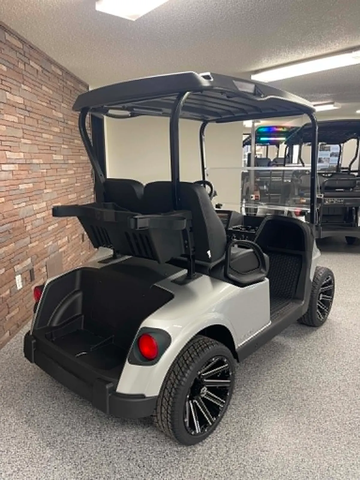 2027 E-Z-GO RXV 2 Valor S+ 13.5-hp Gas photo 3