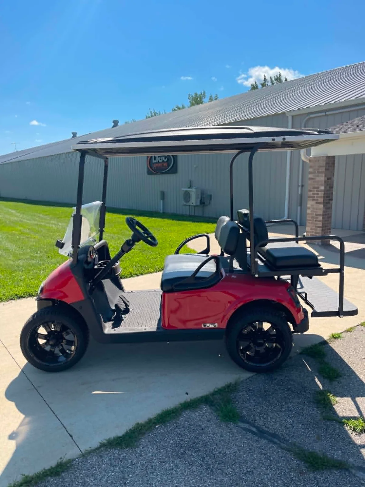2021 E-Z-GO RXV ELiTE Lithium photo 2