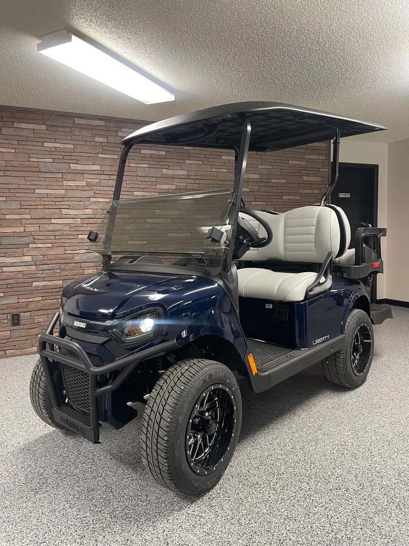 2027 E-Z-GO Liberty photo 1