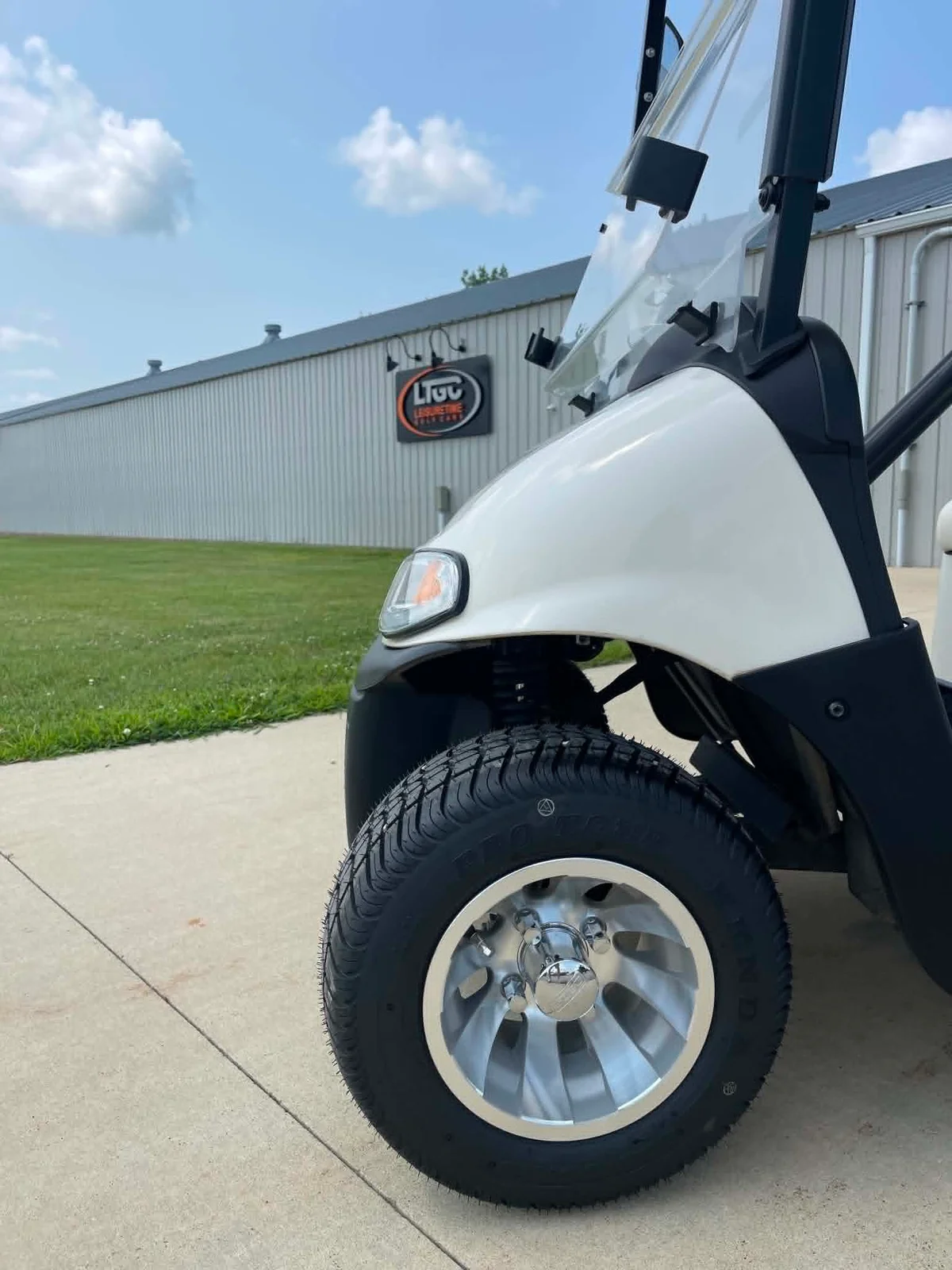 2016 E-Z-GO RXV photo 8