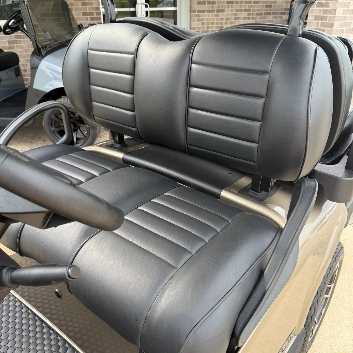 2026 E-Z-GO RXV 4 Touring ST ELiTE Lithium photo 5