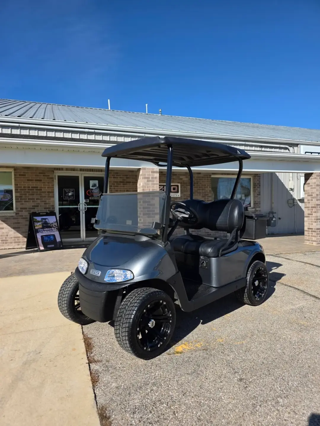 2022 E-Z-GO RXV photo 1