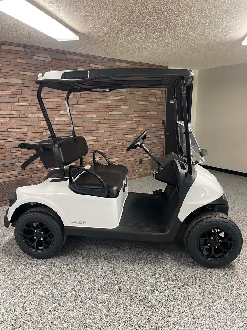 2027 E-Z-GO RXV 2 Valor S+ 13.5-hp Gas photo 2