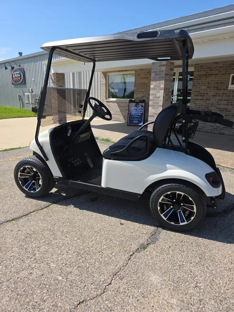 2015 E-Z-GO Freedom photo 2