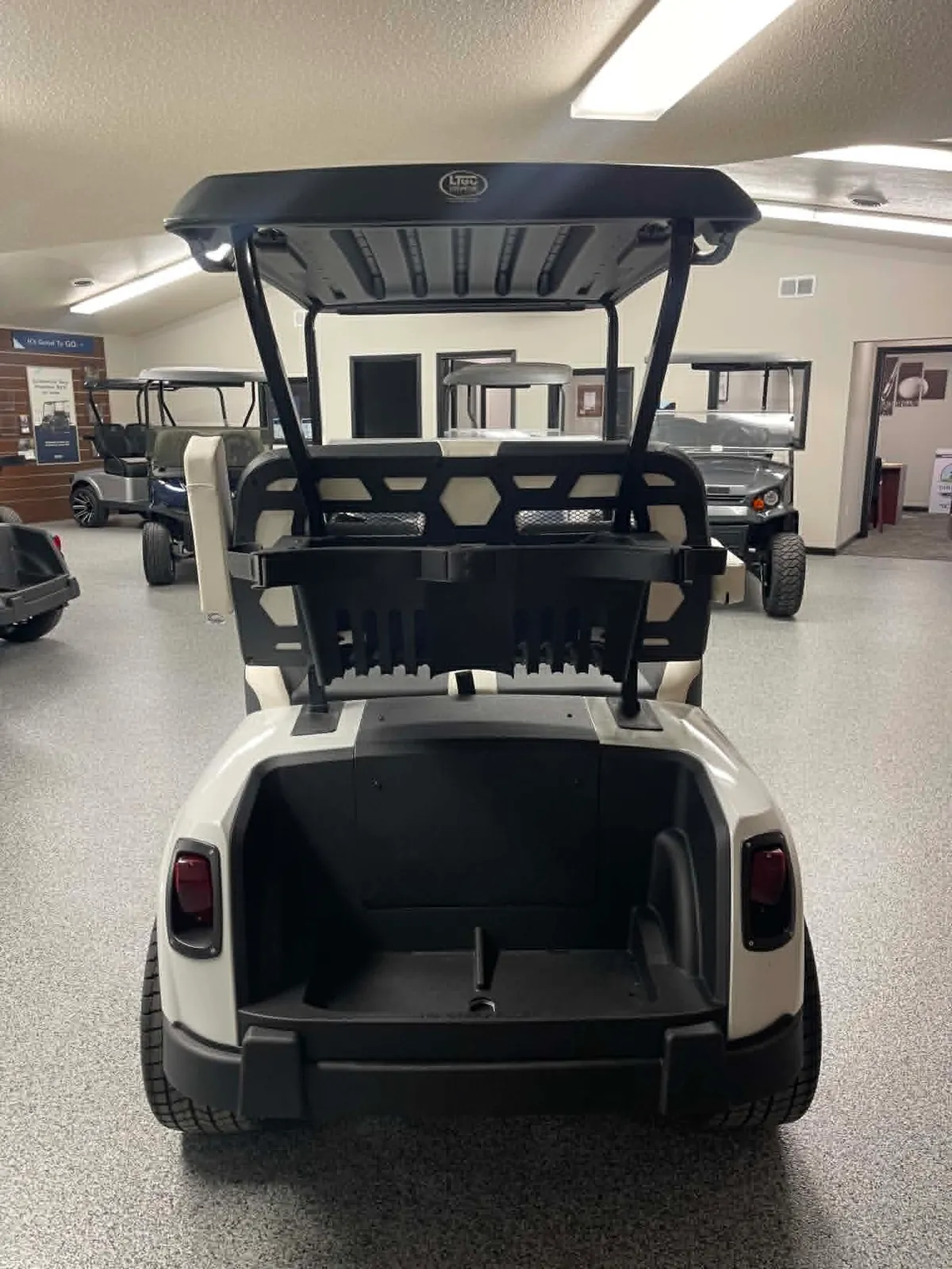 2021 E-Z-GO RXV ELiTE Lithium photo 6