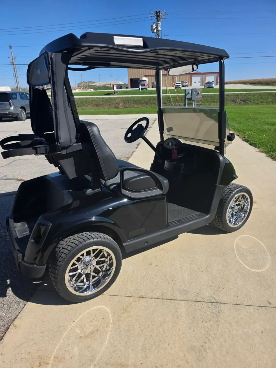 2018 E-Z-GO RXV photo 4