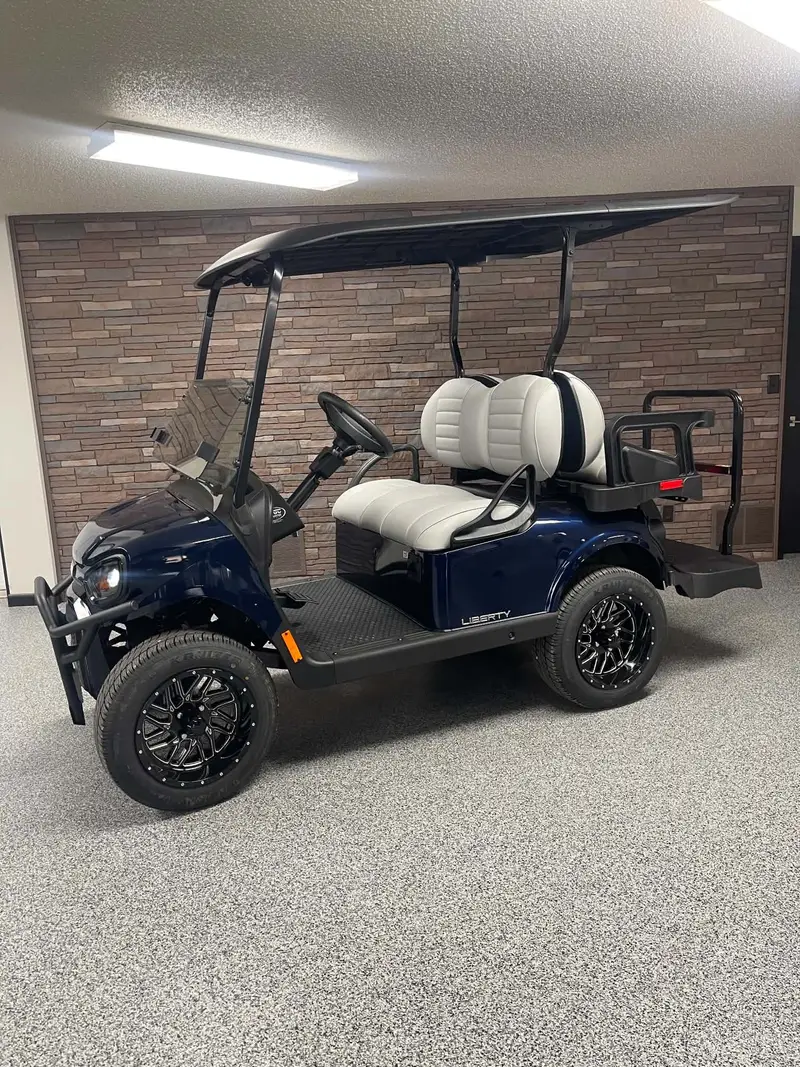 2027 E-Z-GO Liberty photo 2