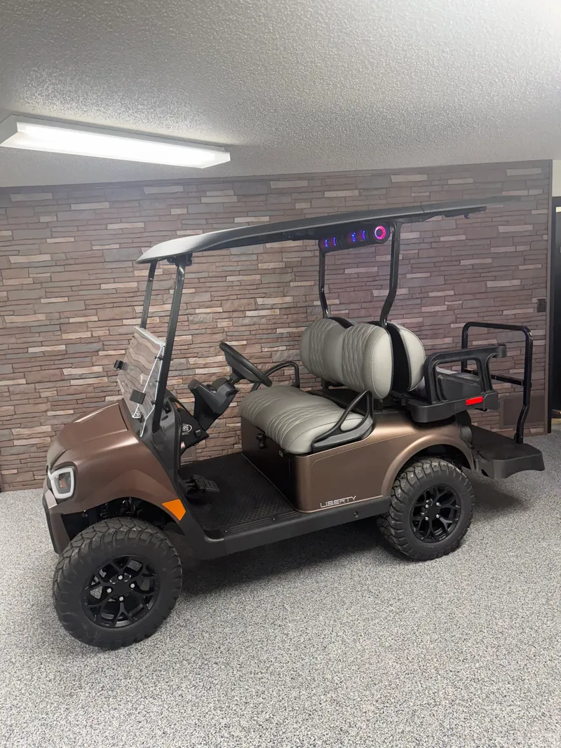 2027 E-Z-GO Liberty photo 1