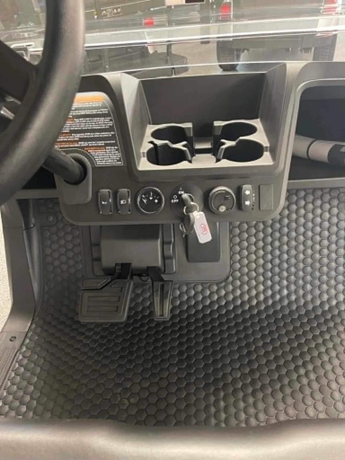 2027 E-Z-GO RXV 2 Valor S+ 13.5-hp Gas photo 4