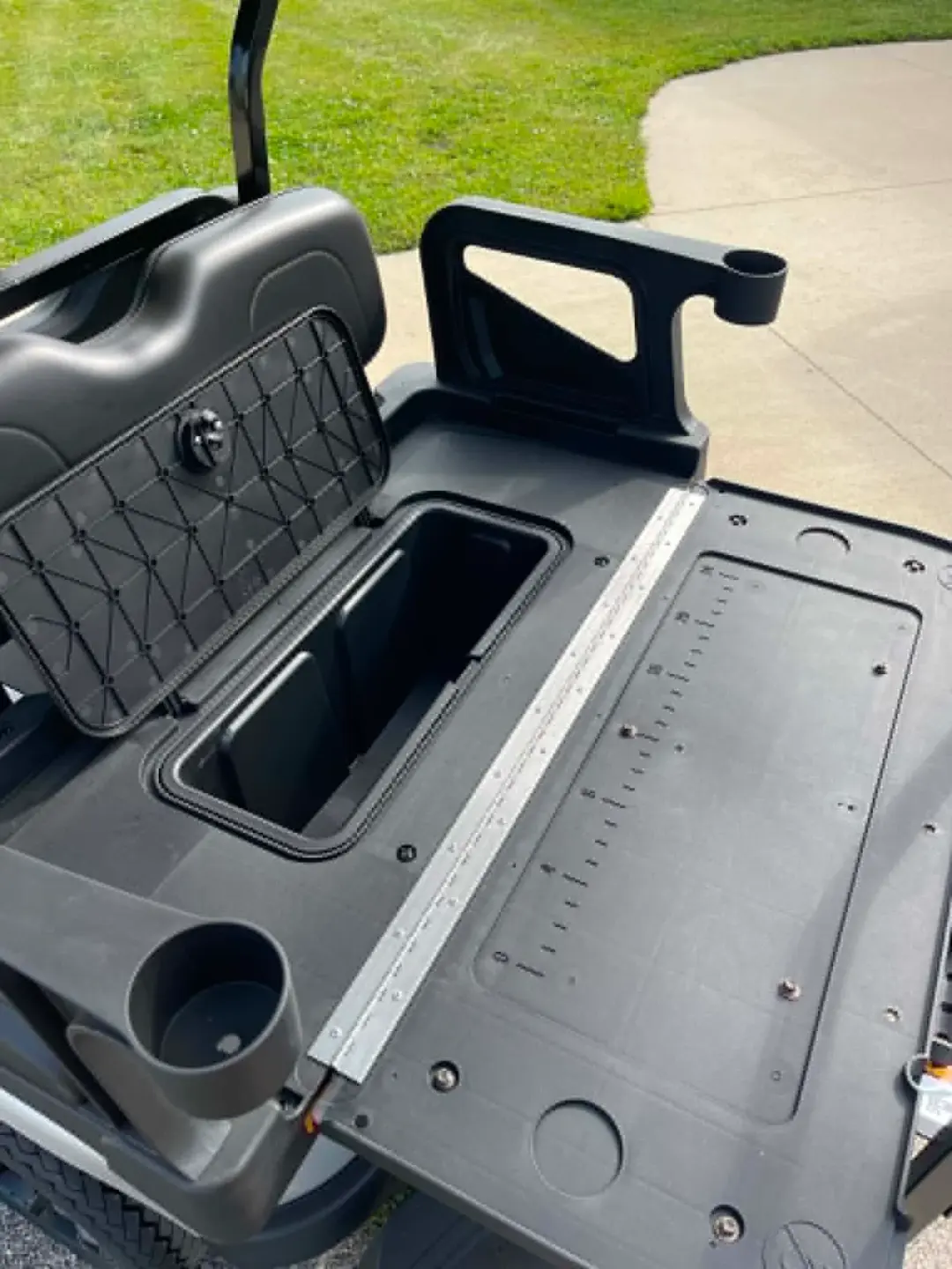 2027 E-Z-GO RXV 4 Valor S+ 13.5-hp Gas photo 7