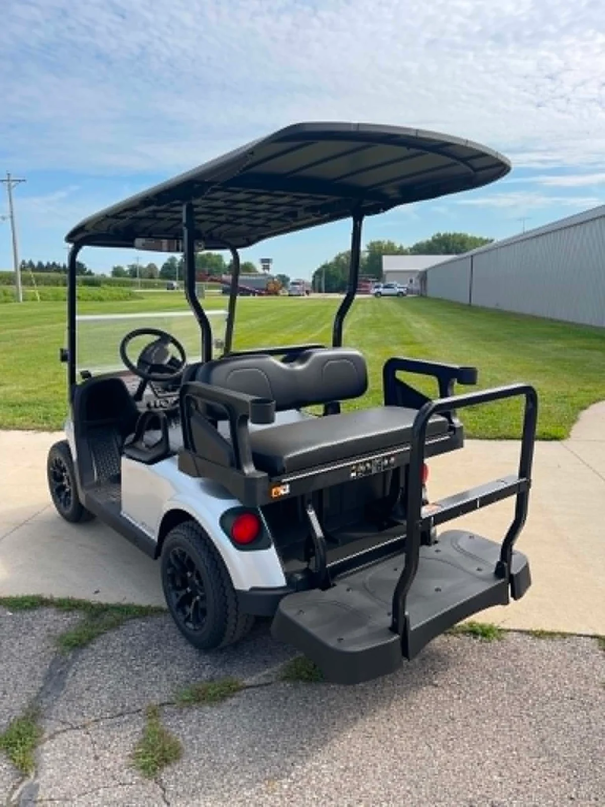 2027 E-Z-GO RXV 4 Valor S+ 13.5-hp Gas photo 3