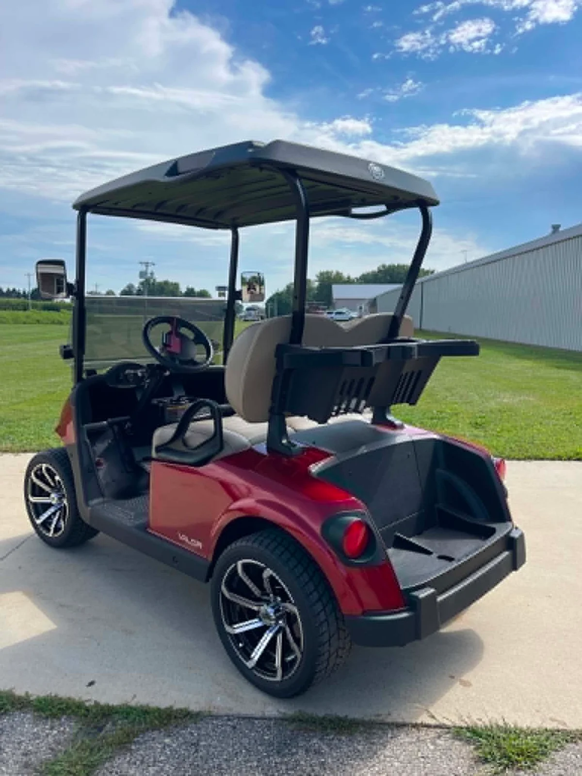 2023 E-Z-GO Valor photo 3