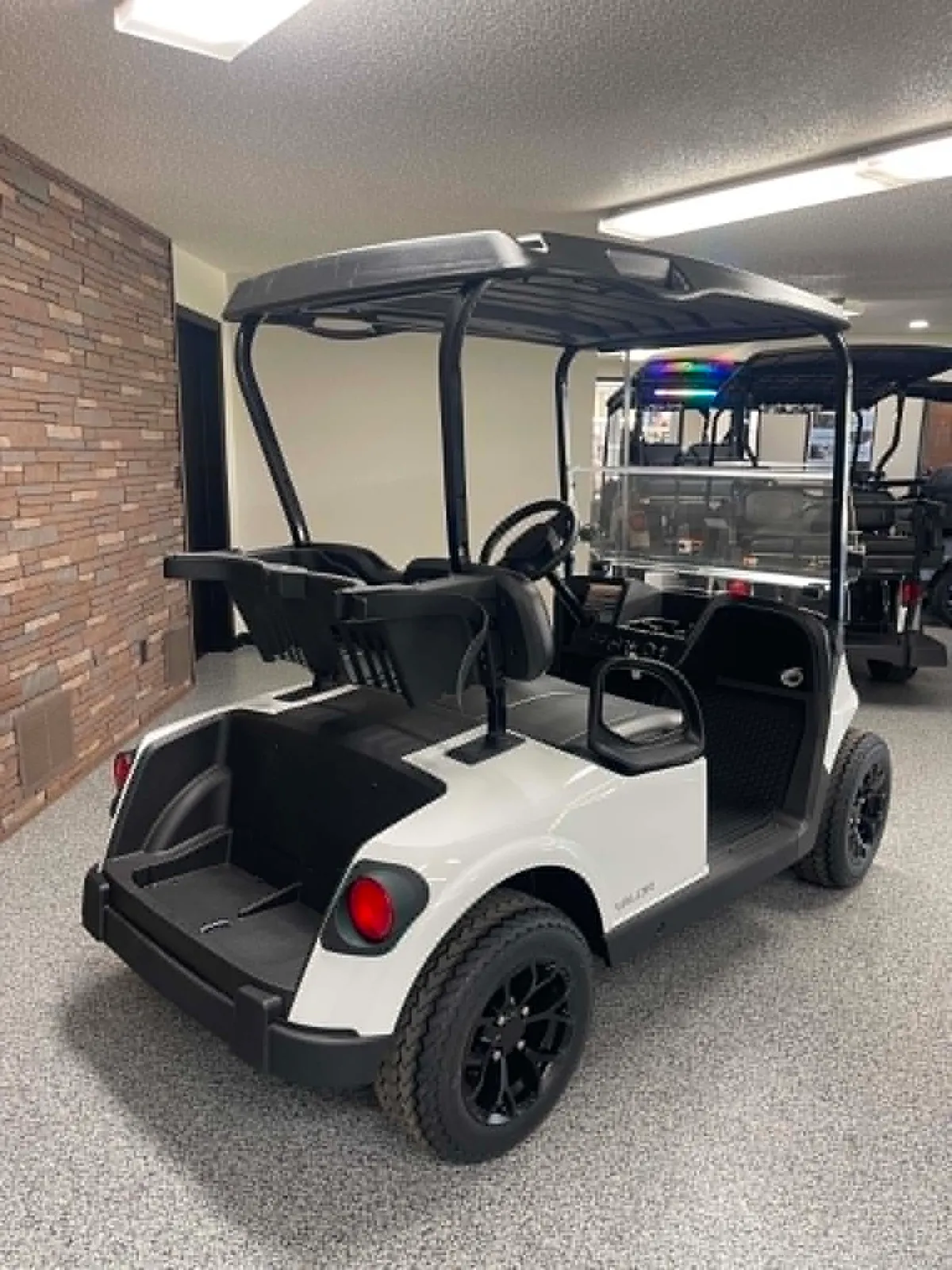 2027 E-Z-GO RXV 2 Valor S+ 13.5-hp Gas photo 3