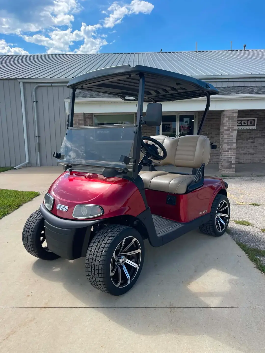 2023 E-Z-GO Valor photo 1