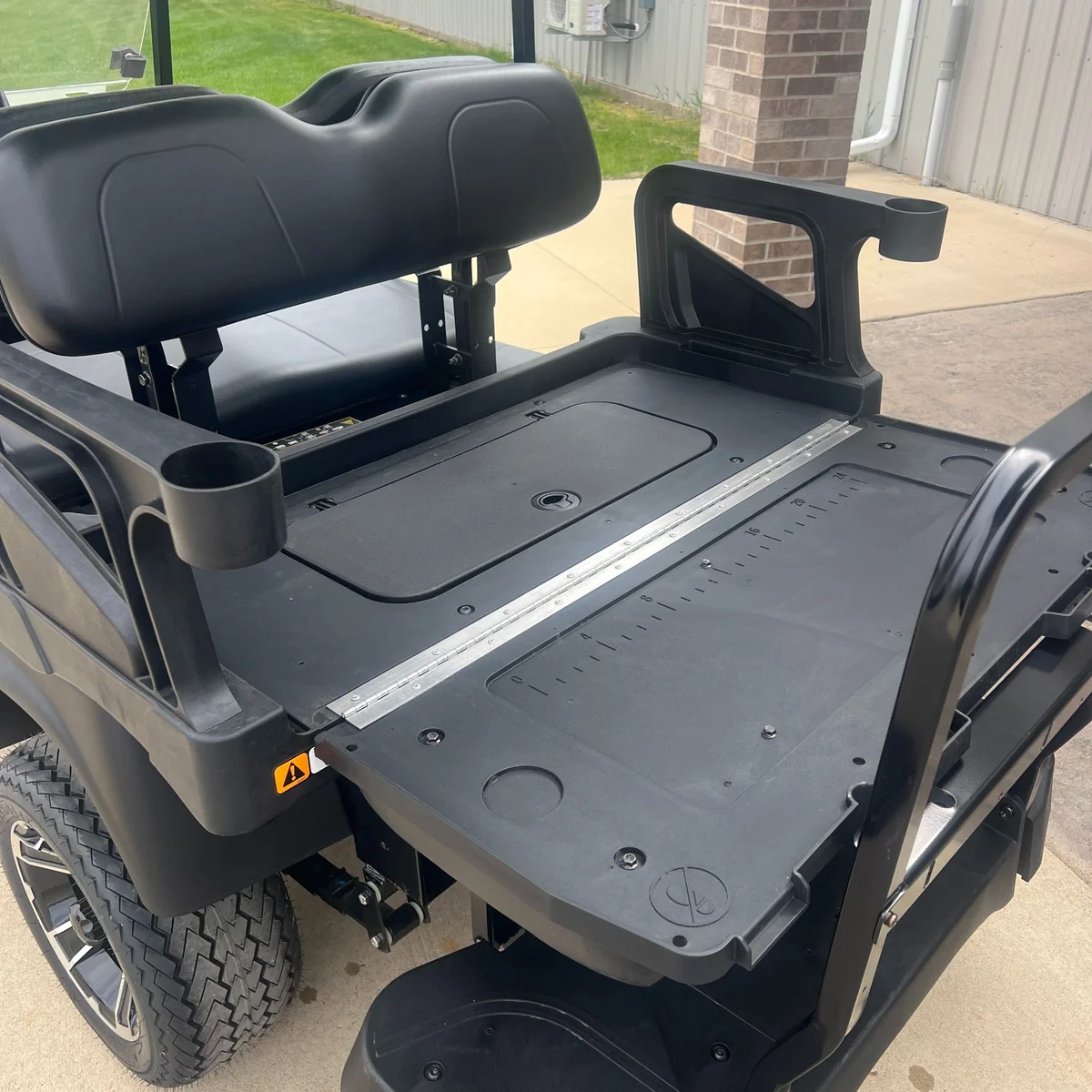 2024 Cushman Shuttle 2+2 Gas photo 7