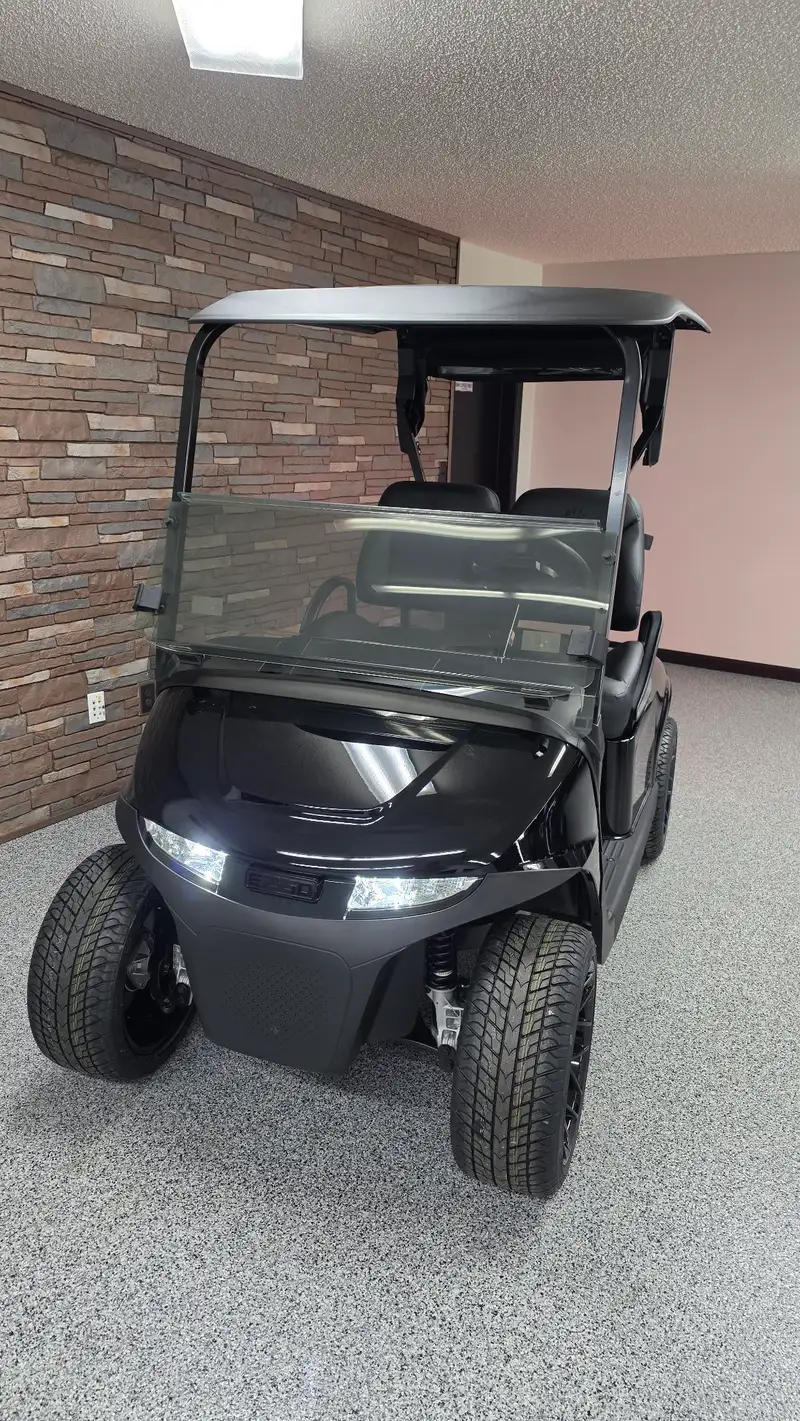 2026 E-Z-GO Freedom ELiTE Lithium photo 2
